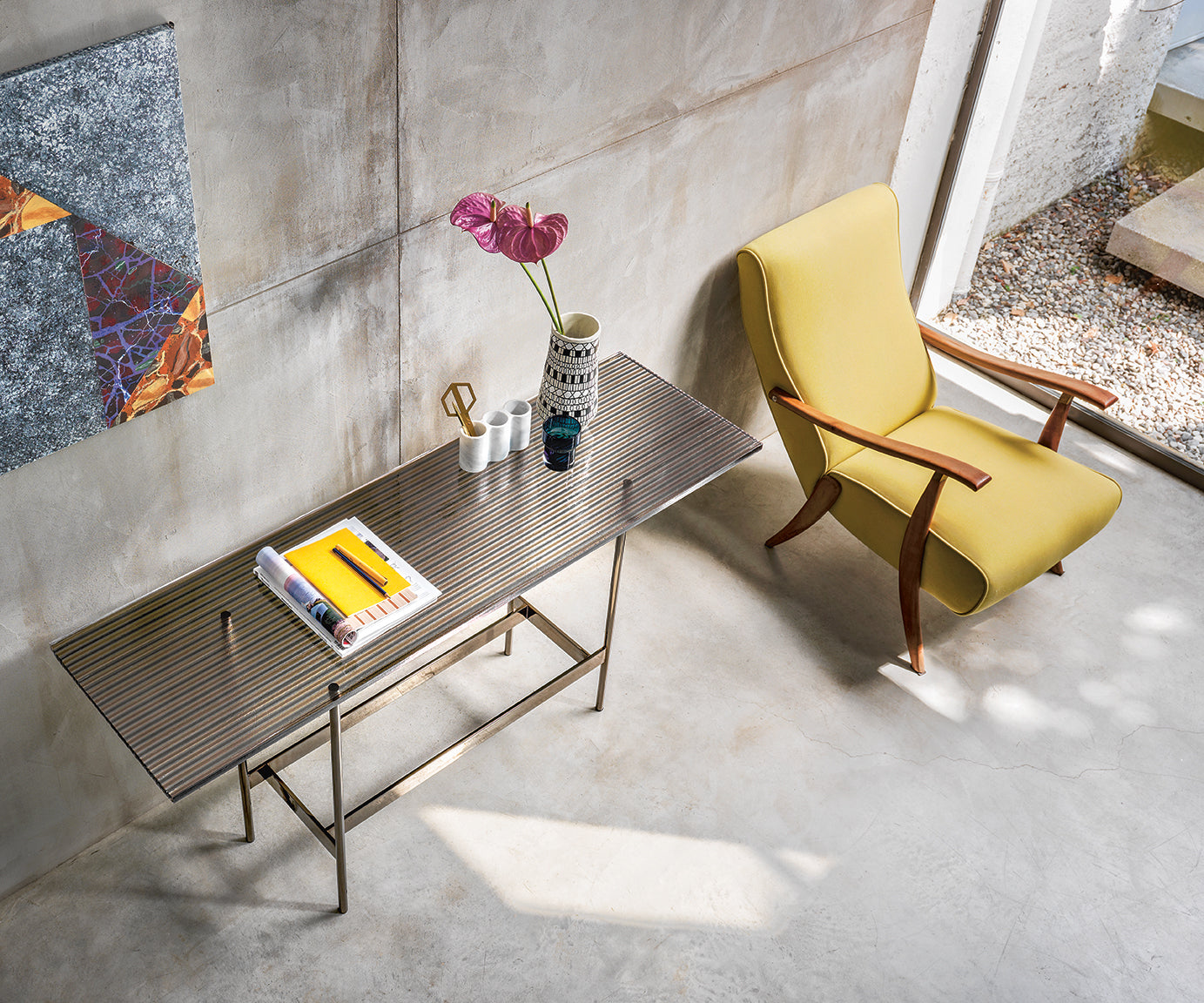 Waves Console by FIAM Italia with a bronze DV-GLASS® top and sculptural metal base, illustrating its modern Italian elegance.