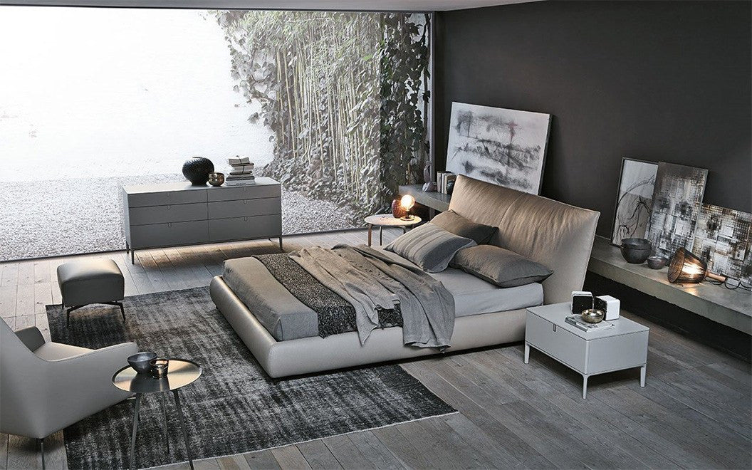 Alivar Suite Bed in Italian leather with sculptural headboard